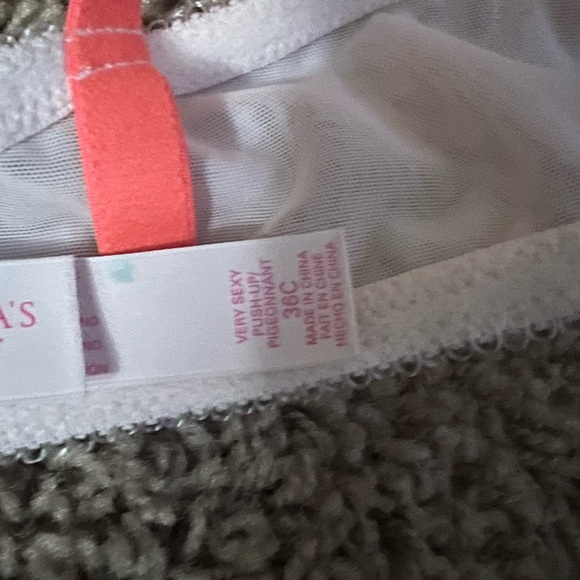 Victoria’s Secret Push Up Bra 36C - Picture 3 of 4